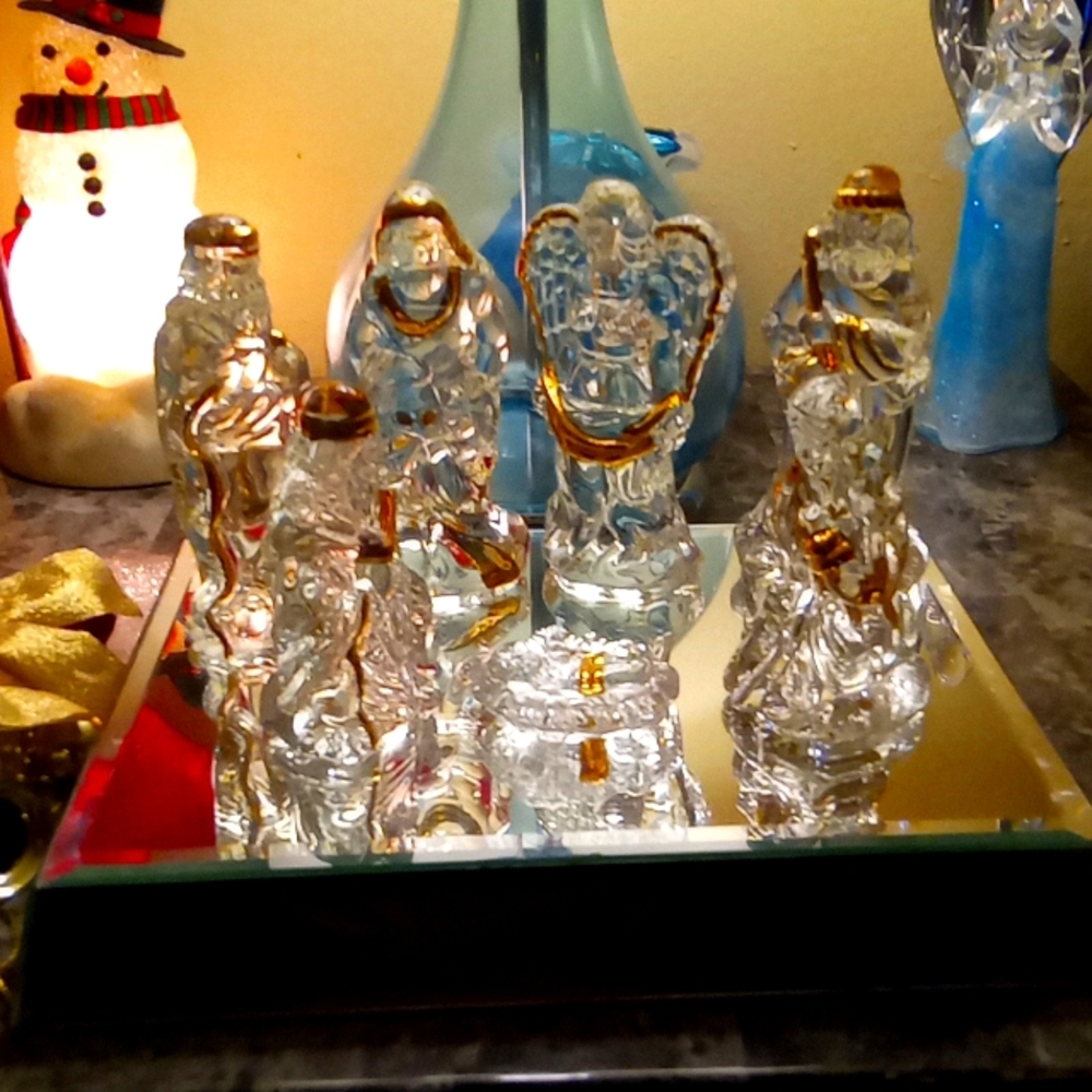 7 peace nativity scene